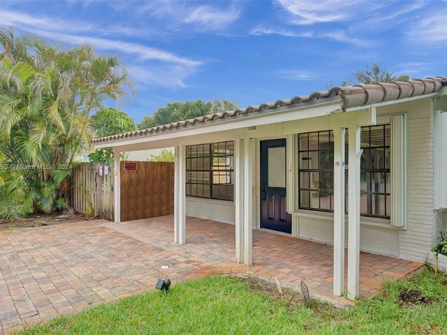 1705 SW 13th Ct, Fort Lauderdale FL 33312