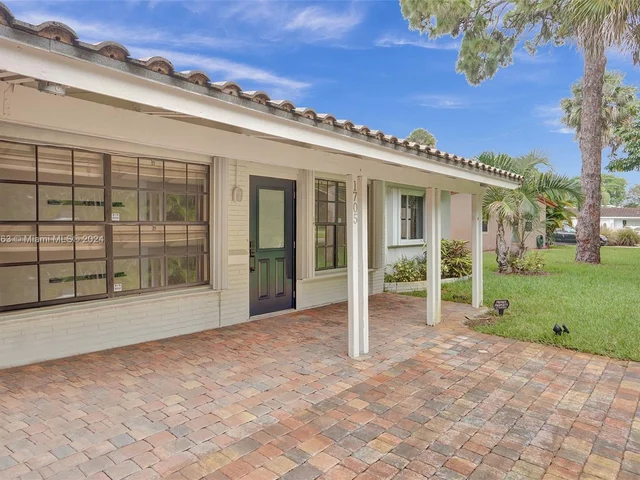 1705 SW 13th Ct, Fort Lauderdale FL 33312