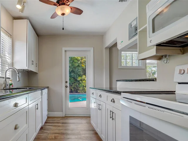 1705 SW 13th Ct, Fort Lauderdale FL 33312