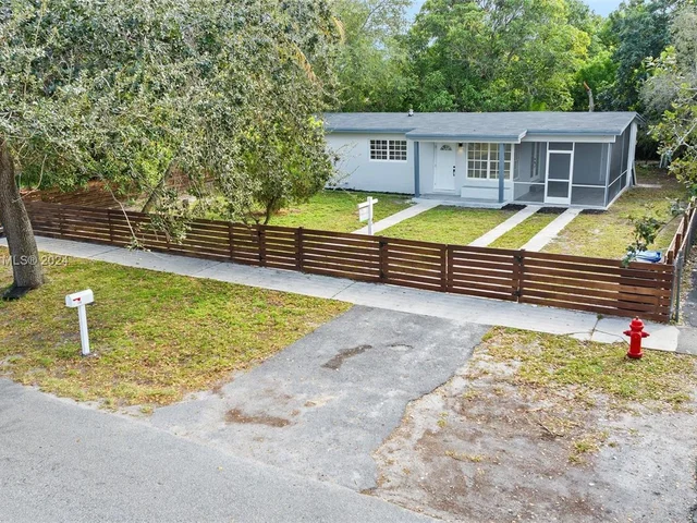 1006 NW 14th Ct, Fort Lauderdale FL 33311