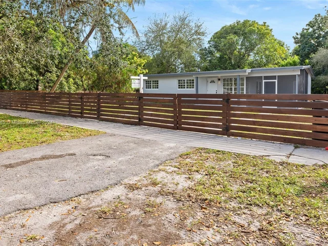 1006 NW 14th Ct, Fort Lauderdale FL 33311