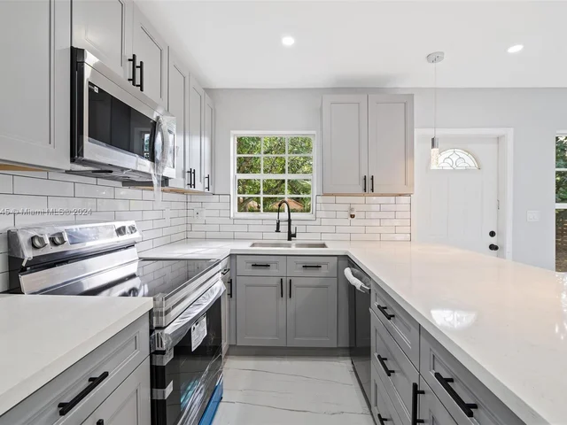 1006 NW 14th Ct, Fort Lauderdale FL 33311