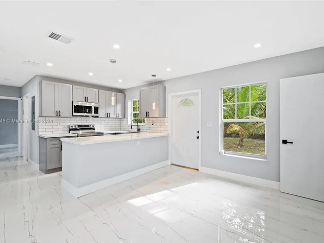 1006 NW 14th Ct, Fort Lauderdale FL 33311