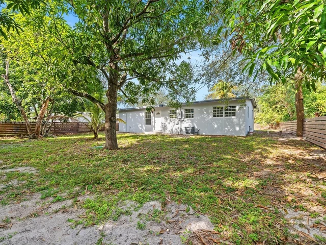 1006 NW 14th Ct, Fort Lauderdale FL 33311