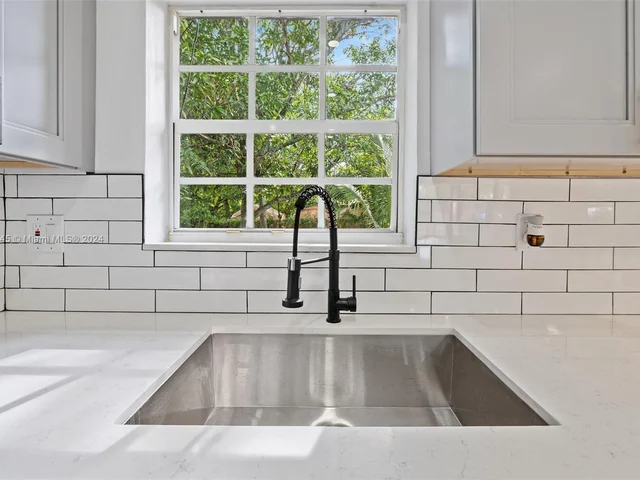 1006 NW 14th Ct, Fort Lauderdale FL 33311