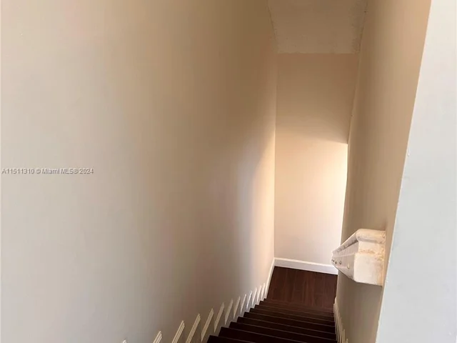 126 Riviera Cir, Weston FL 33326