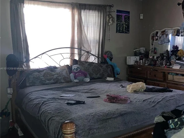 3060 NW 203rd Ter, Miami Gardens FL 33056