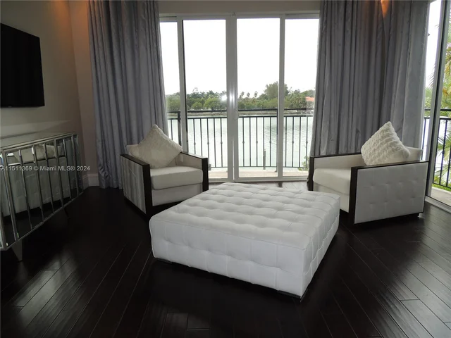 240 S Hibiscus Dr, Miami Beach FL 33139