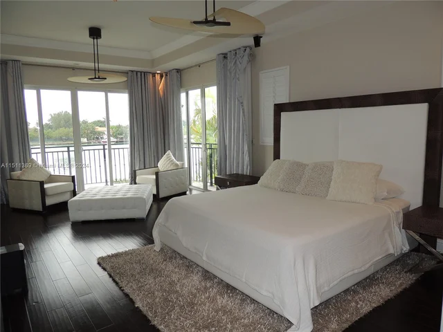 240 S Hibiscus Dr, Miami Beach FL 33139