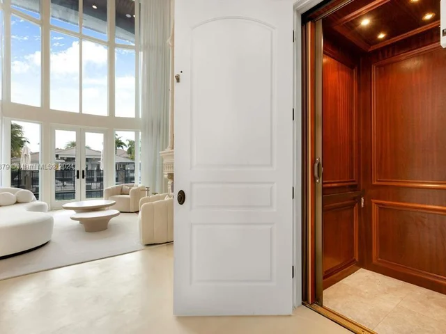 3380 NE 170th St, North Miami Beach FL 33160