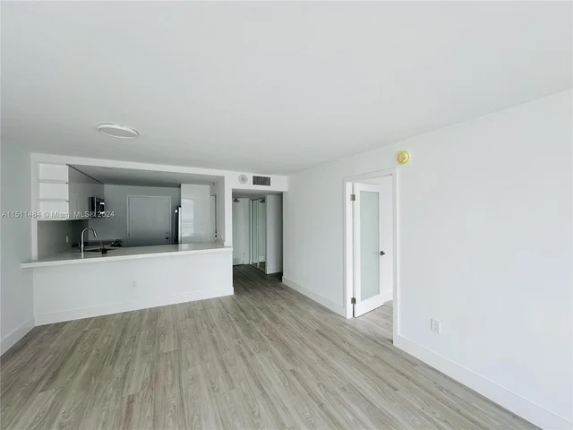 345 Ocean Dr # 610, Miami Beach FL 33139