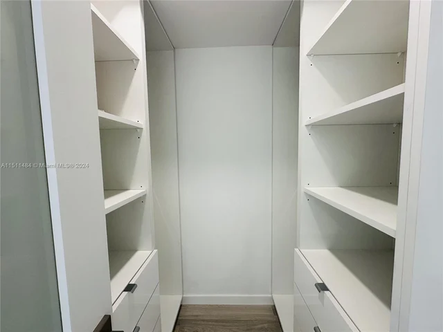 345 Ocean Dr # 610, Miami Beach FL 33139