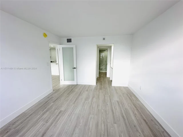 345 Ocean Dr # 610, Miami Beach FL 33139