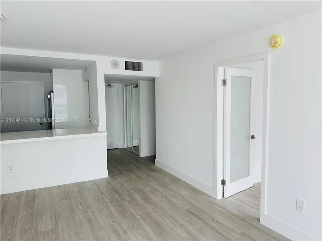 345 Ocean Dr # 610, Miami Beach FL 33139