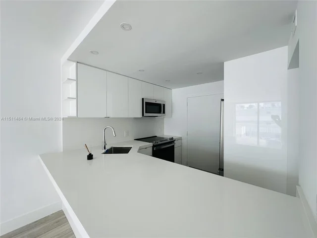 345 Ocean Dr # 610, Miami Beach FL 33139