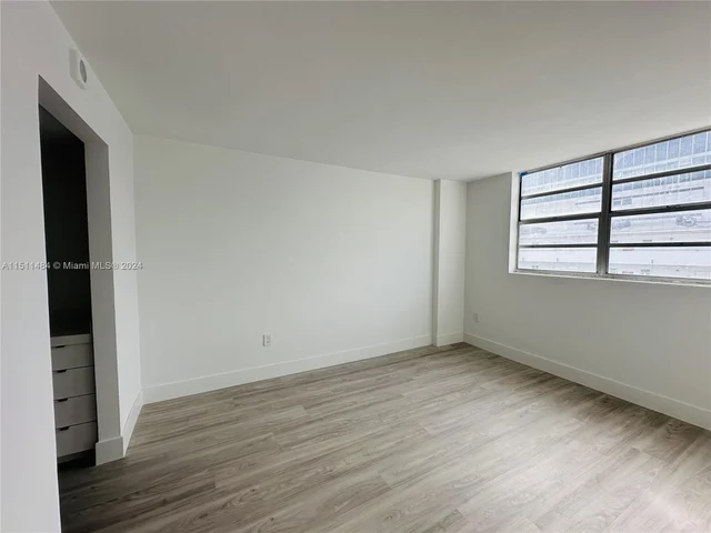 345 Ocean Dr # 610, Miami Beach FL 33139