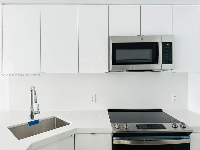 345 Ocean Dr # 610, Miami Beach FL 33139