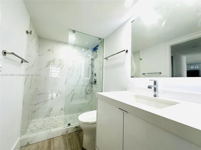 345 Ocean Dr # 610, Miami Beach FL 33139