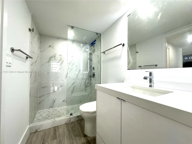 345 Ocean Dr # 610, Miami Beach FL 33139