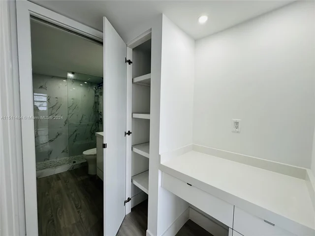 345 Ocean Dr # 610, Miami Beach FL 33139