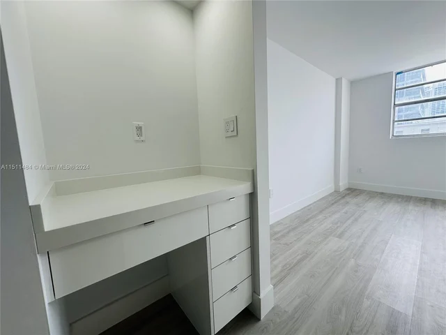 345 Ocean Dr # 610, Miami Beach FL 33139