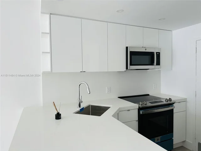 345 Ocean Dr # 610, Miami Beach FL 33139
