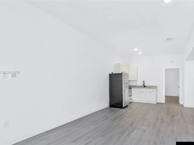 409 NW 4th Ave # A, Hallandale Beach FL 33009