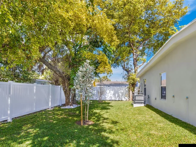 409 NW 4th Ave # A, Hallandale Beach FL 33009