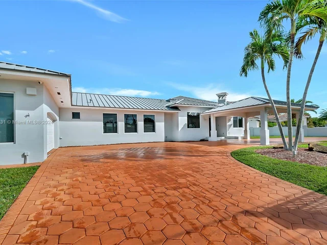 4747 SW 89th Ave, Miami FL 33165