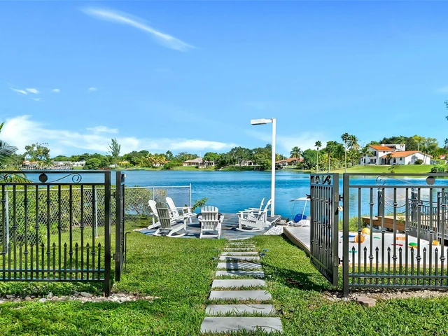 4747 SW 89th Ave, Miami FL 33165