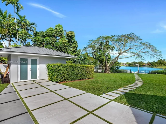 4747 SW 89th Ave, Miami FL 33165