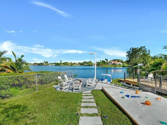 4747 SW 89th Ave, Miami FL 33165