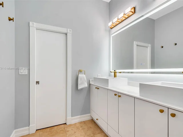 4747 SW 89th Ave, Miami FL 33165