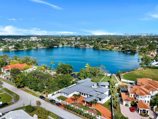 4747 SW 89th Ave, Miami FL 33165