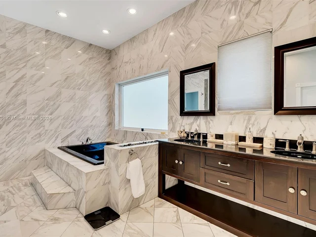 4747 SW 89th Ave, Miami FL 33165