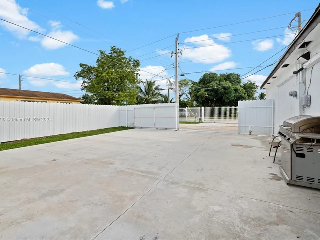 6501 Flagler St, Hollywood FL 33023