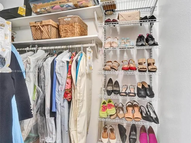 4200 Hillcrest Dr # 619, Hollywood FL 33021