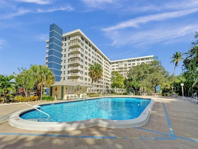 4200 Hillcrest Dr # 619, Hollywood FL 33021