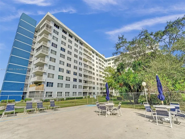 4200 Hillcrest Dr # 619, Hollywood FL 33021