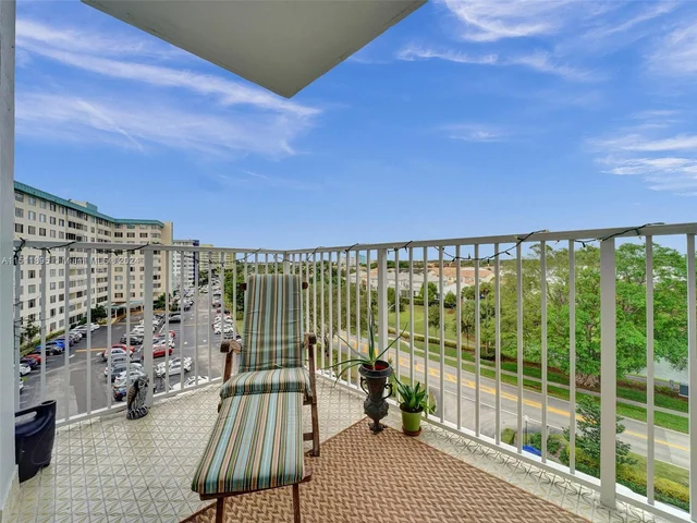 4200 Hillcrest Dr # 619, Hollywood FL 33021