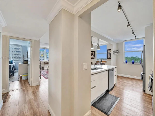 4200 Hillcrest Dr # 619, Hollywood FL 33021