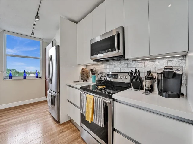 4200 Hillcrest Dr # 619, Hollywood FL 33021