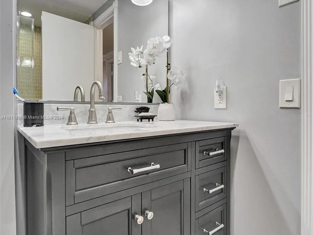 4200 Hillcrest Dr # 619, Hollywood FL 33021