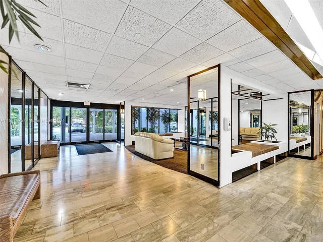 4200 Hillcrest Dr # 619, Hollywood FL 33021