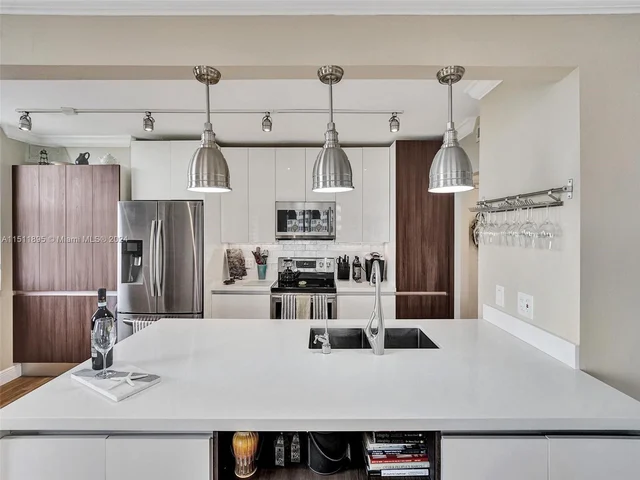 4200 Hillcrest Dr # 619, Hollywood FL 33021