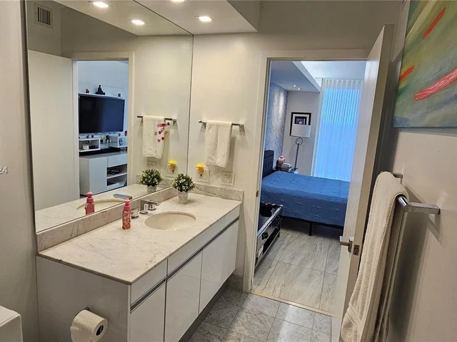 3802 NE 207th St # 1204, Aventura FL 33180