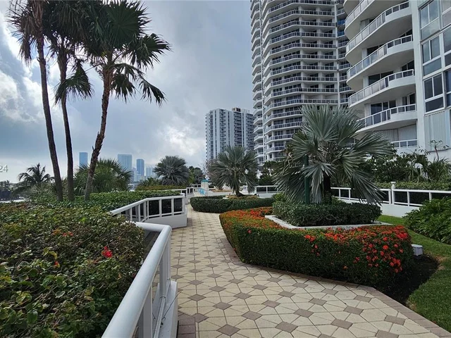 3802 NE 207th St # 1204, Aventura FL 33180