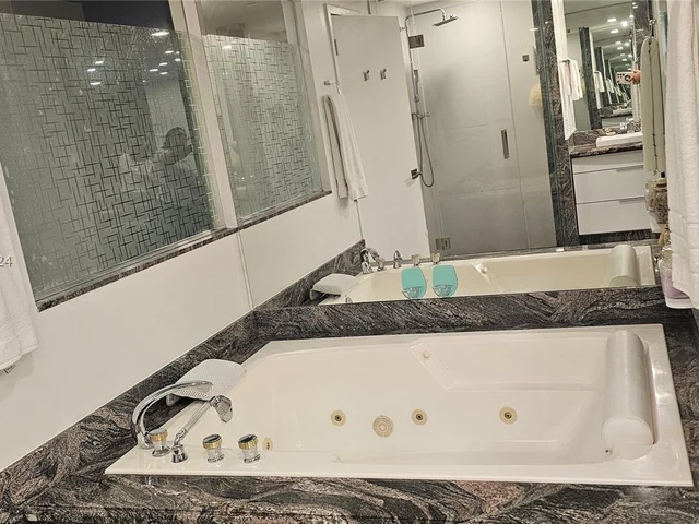 3802 NE 207th St # 1204, Aventura FL 33180