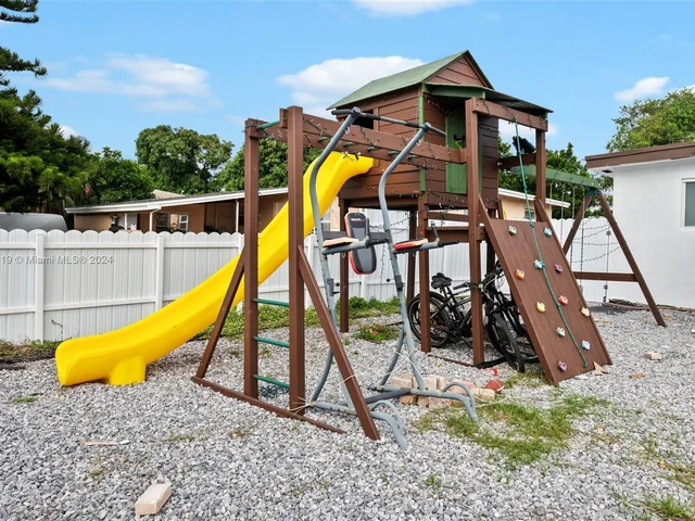 6501 Flagler St, Hollywood FL 33023