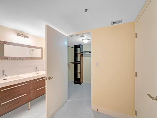 210 174th St # 1608, Sunny Isles Beach FL 33160